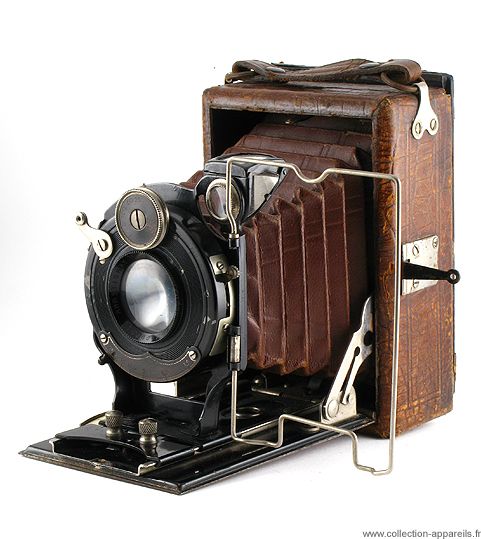 Antique-Camera-by-Michel-Charlebois-Rehmat